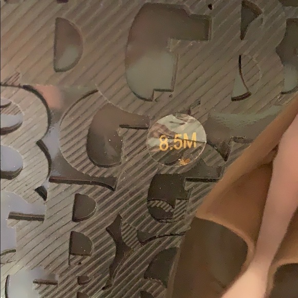 Taupe Gianni Bini 4” heels, new condition - Picture 8 of 8